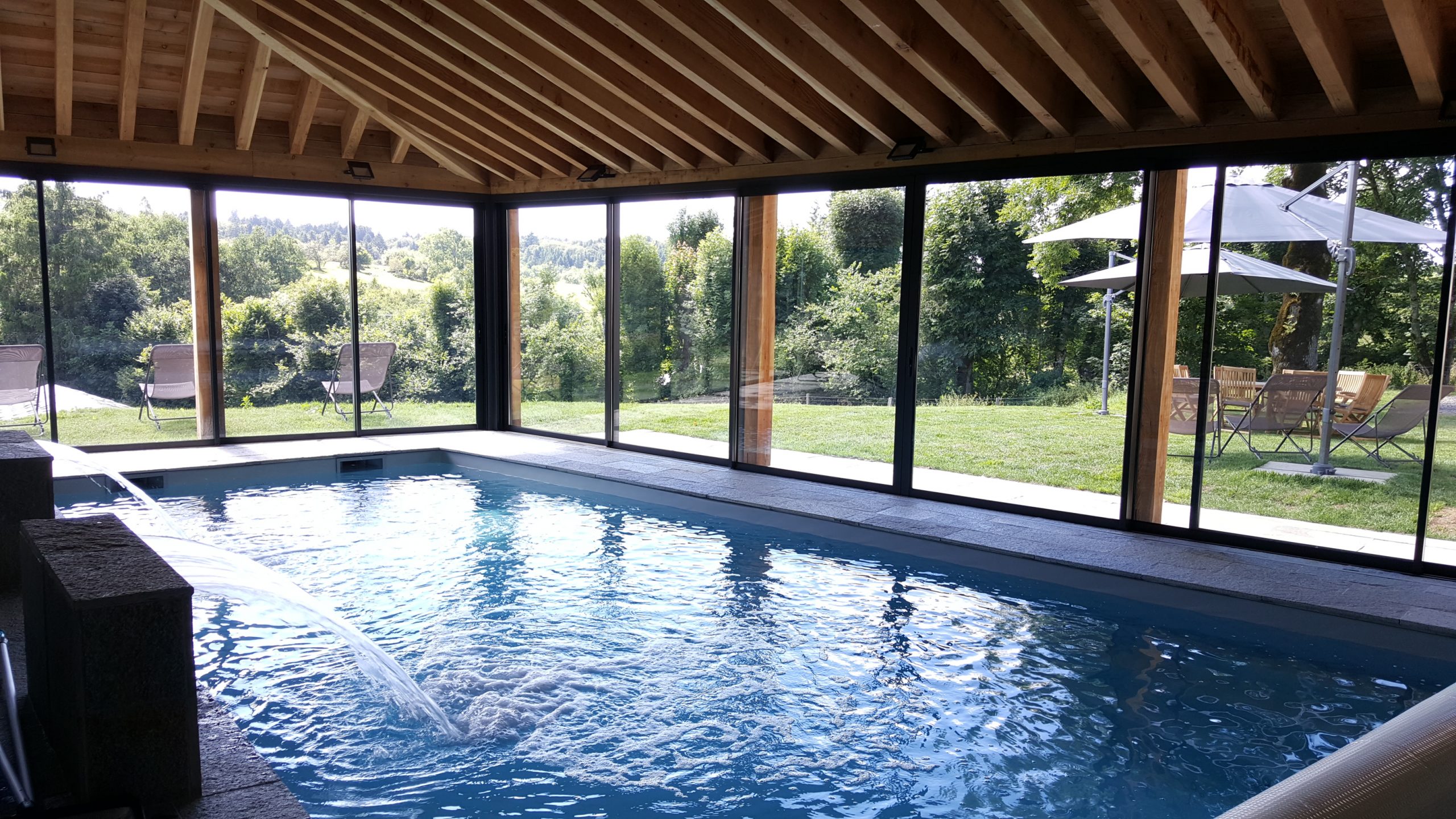 La piscine intérieure chauffée à l'année